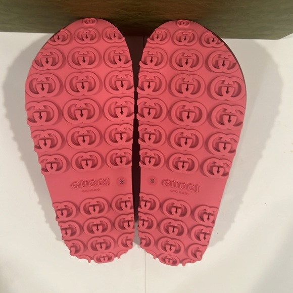 Interlocking G Slide Sandals size 8 and 10 - Picture 6 of 7